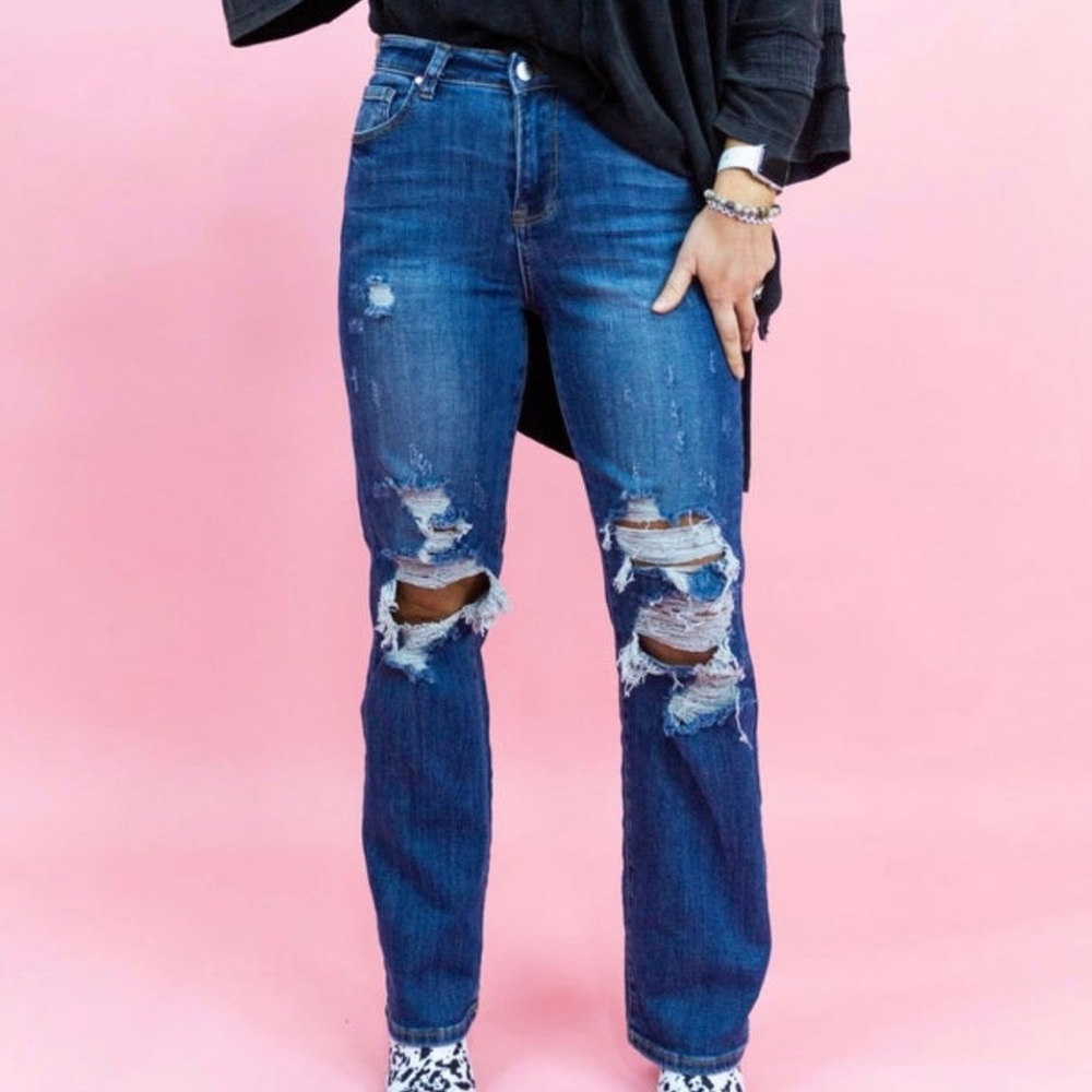 Risen - NWT - Dark Wash High Rise
Straight Jeans- 32/15